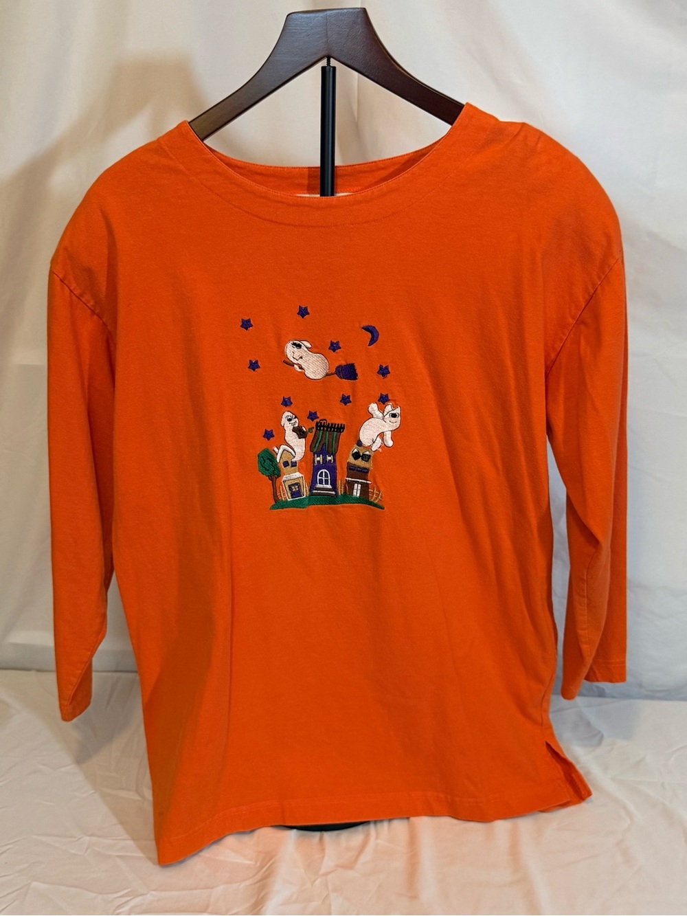 Women’s Embroidered Orange Long-Sleeve Halloween Tee Size Medium (QQ4)